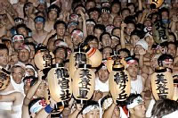 堂入り直前の東中区梯団の写真